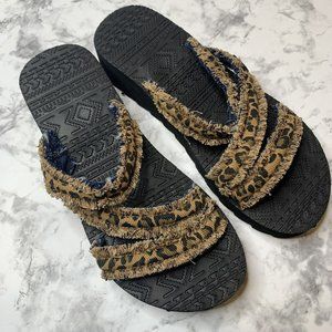 MUK LUKS Wave Riptide Leopard Print Sandals